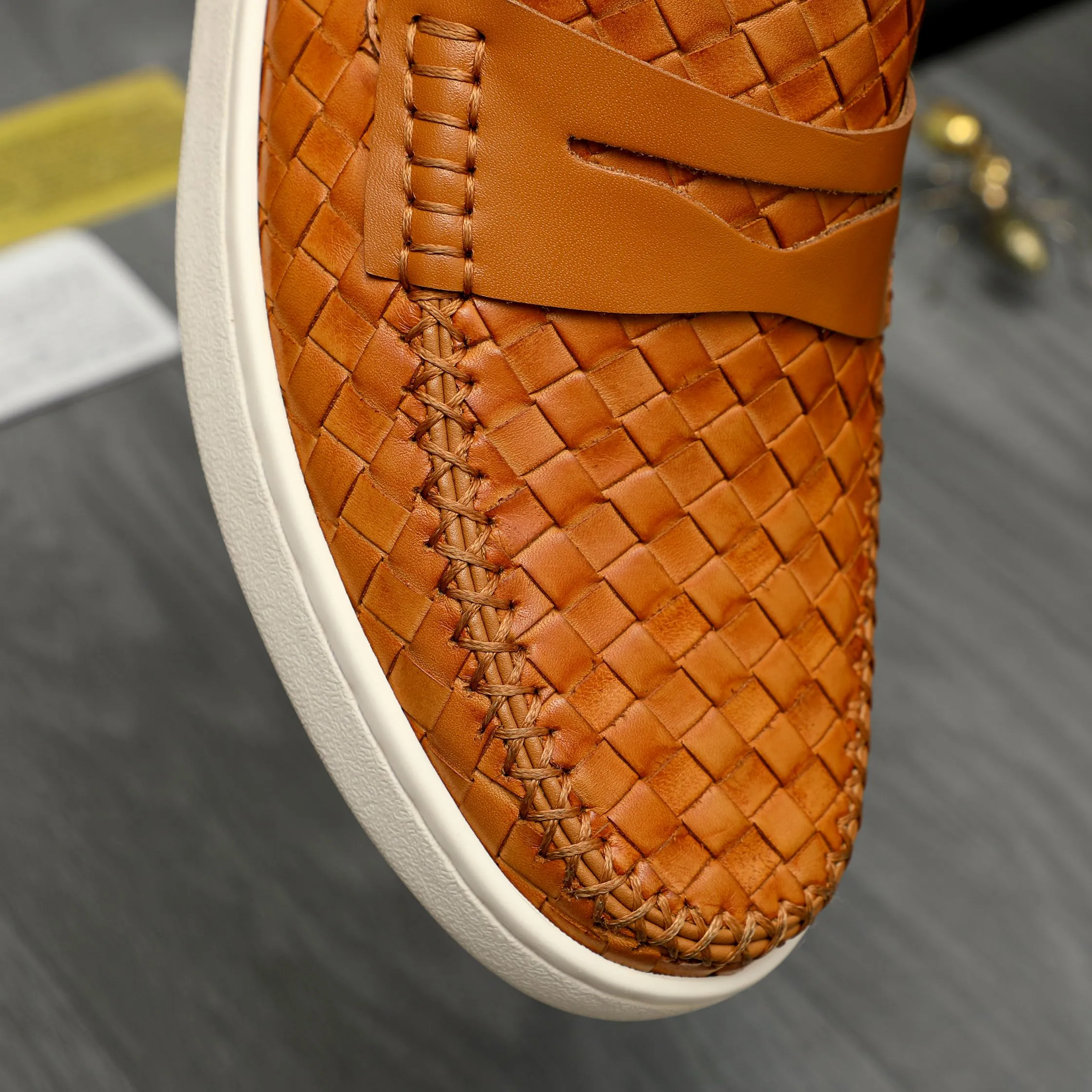 Men's shoes 💰500 Product trademark: BV "Bottega Veneta" woven slip-on casual men's shoes Regular size: 38-45 (custom-made 45 non-returnable) Product materials: Selected woven cowhide upper, cowhide lining, rubber outsole